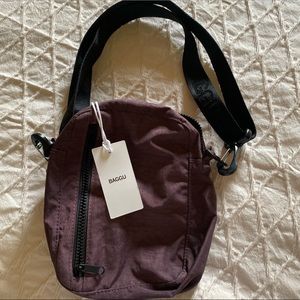 BAGGU Sports crossbody bag BRAND NEW